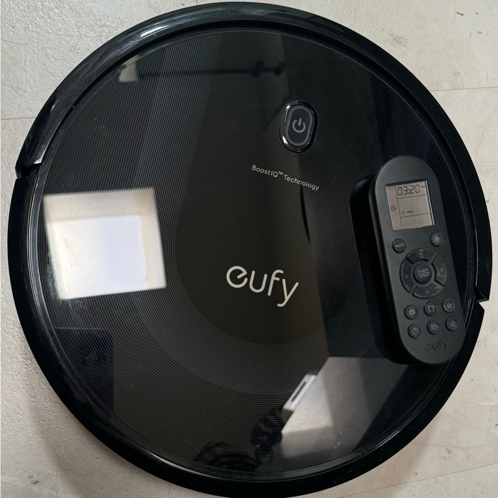 Eufy RoboVac 11-Black + Vacuum-Charger + Cord-Tested & Working (normal wear 1y)